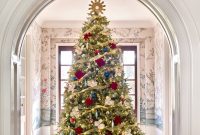 8 Designer Secrets for a Stunning Christmas Tree
