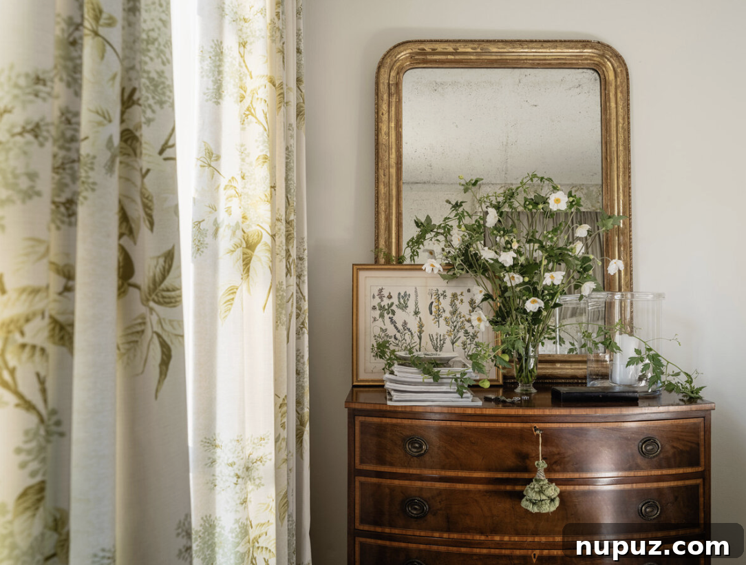 Stylish and productive home office or study nook by Marianne Simon Interiors, designed for focus, comfort, and elegant functionality. Stylist @cate.ragan.styling Photography @_karamercer