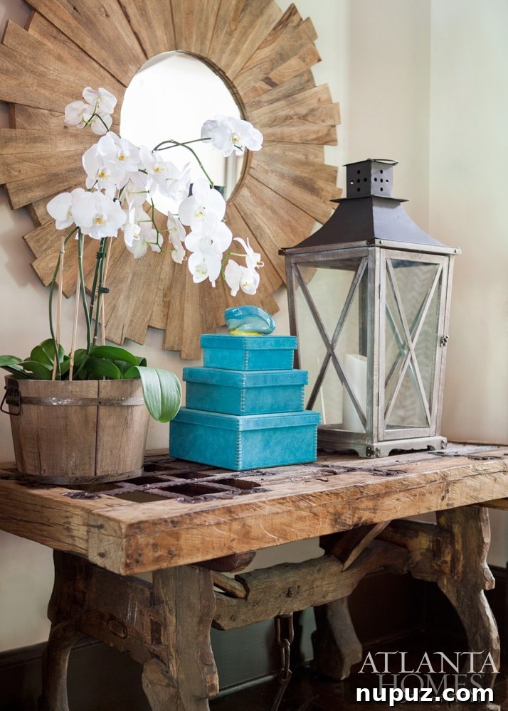 Atlanta Homes & Lifestyles | INTERIOR DESIGN Meridy King, Meridy King Interiors.| LANDSCAPE ARCHITECTURE Adriana Hernandez, Arcoiris Design Gardening | ARCHITECT Bill Edwards, Edwards Architecture Ltd. | Photography: Erica George Dines foyer