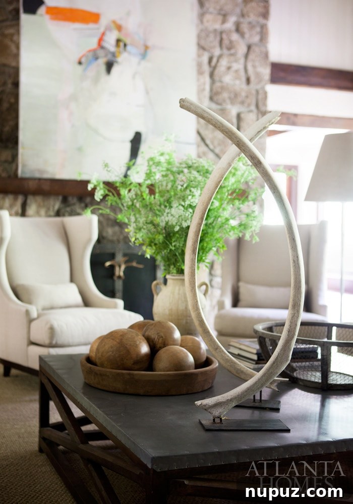 Atlanta Homes & Lifestyles | INTERIOR DESIGN Meridy King, Meridy King Interiors.| LANDSCAPE ARCHITECTURE Adriana Hernandez, Arcoiris Design Gardening | ARCHITECT Bill Edwards, Edwards Architecture Ltd. | Photography: Erica George Dines living room