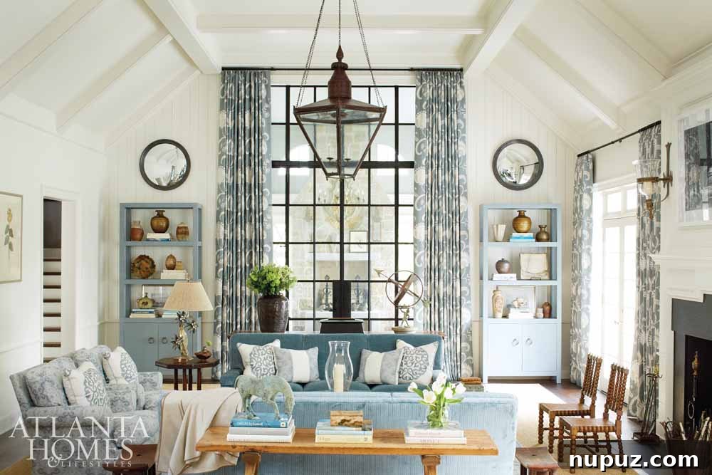 2017 Southeastern Designer Showhouse living room by Phoebe Howard