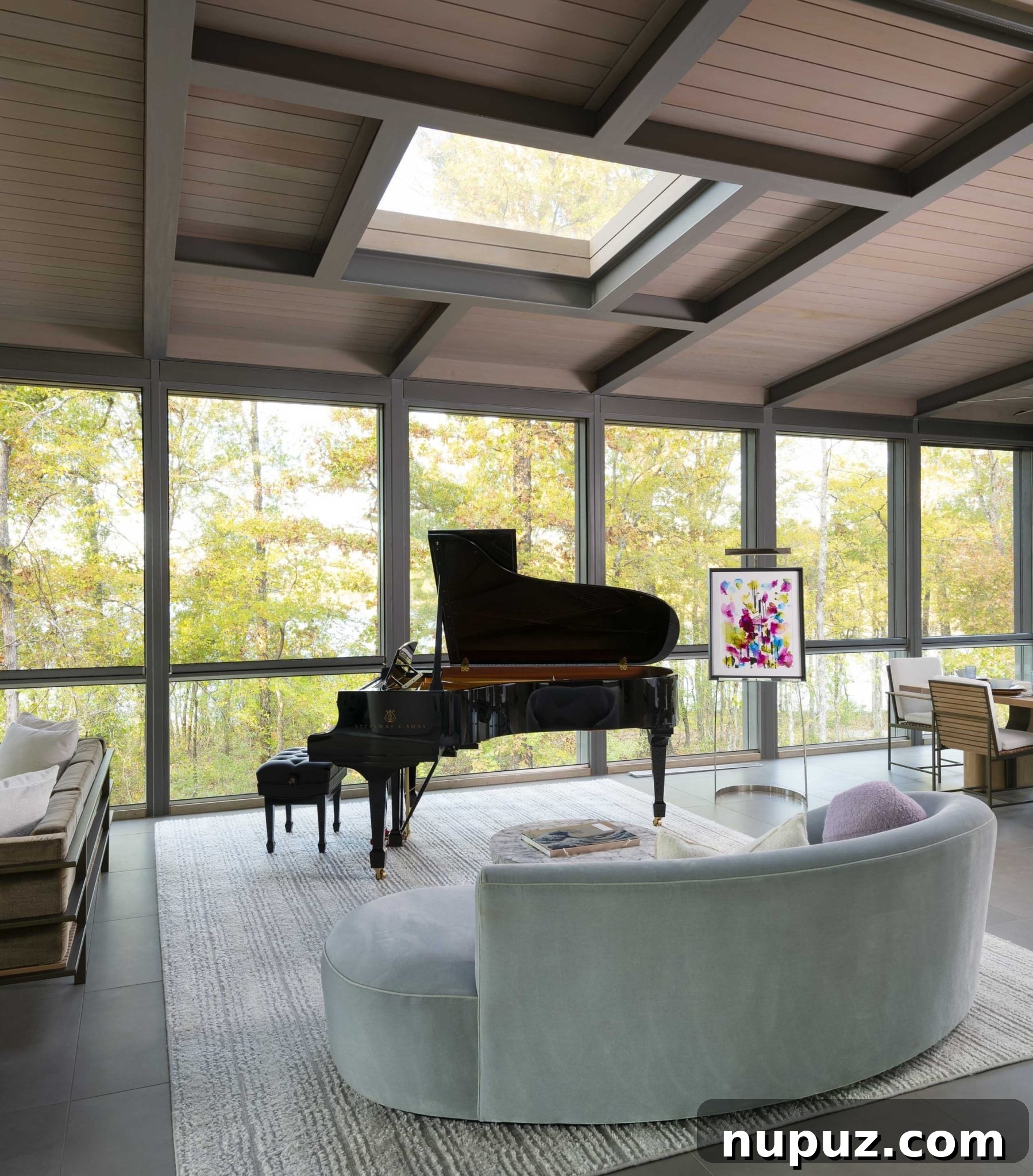 East Texas Glass House: A Modern Architectural Marvel 3 Architectural shot of the modern glass house exterior, featuring clean lines, extensive glass panels, and a prominent connection to the natural landscape and lake.
