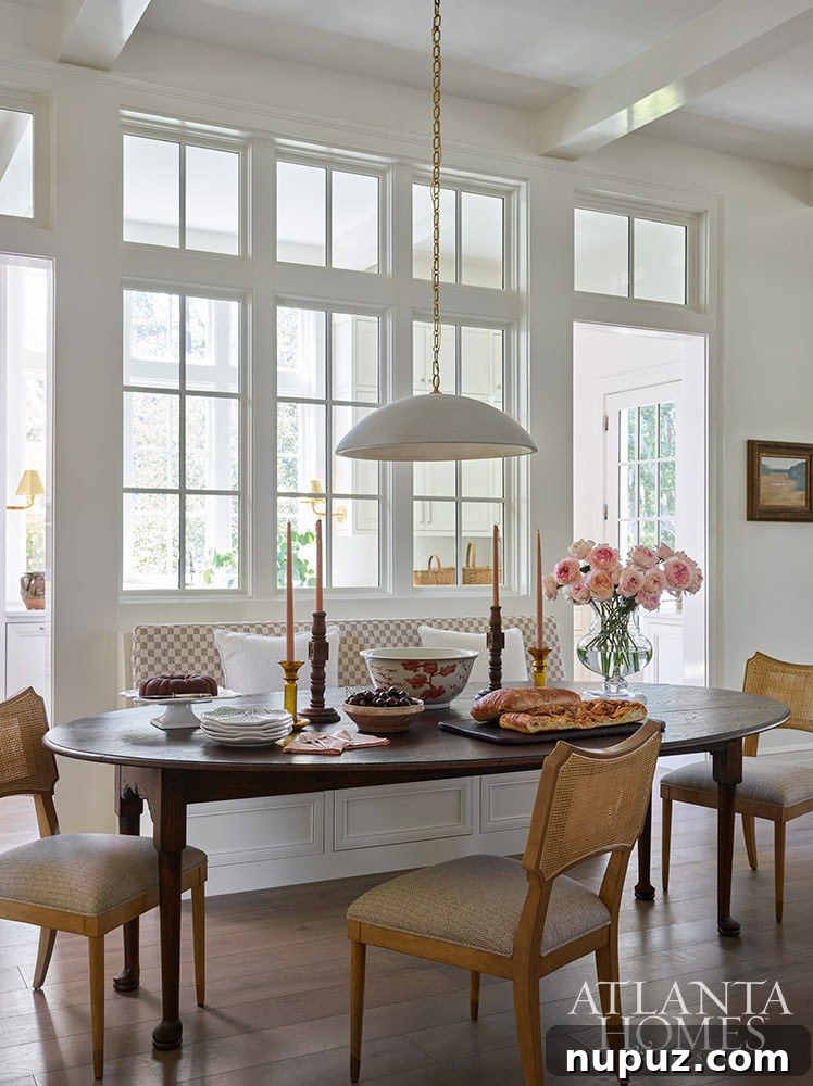 Oval dining table with banquette