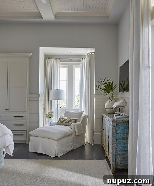 reading nook - Geoff Chick Architect| Jack Gardner Photography - love the chaise tucked in the corner of this beach house bedroom