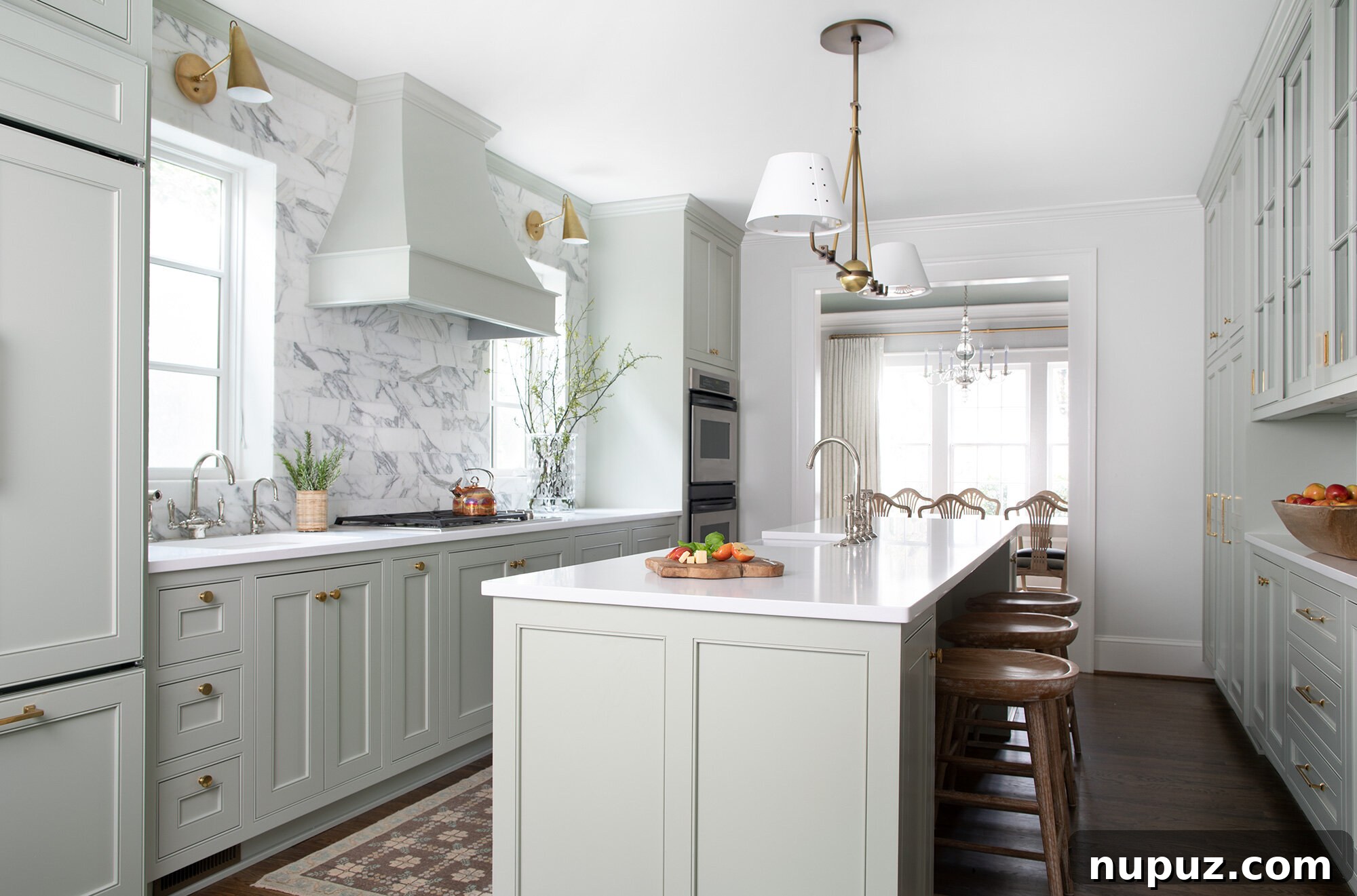 Light and airy kitchen with neutral tones