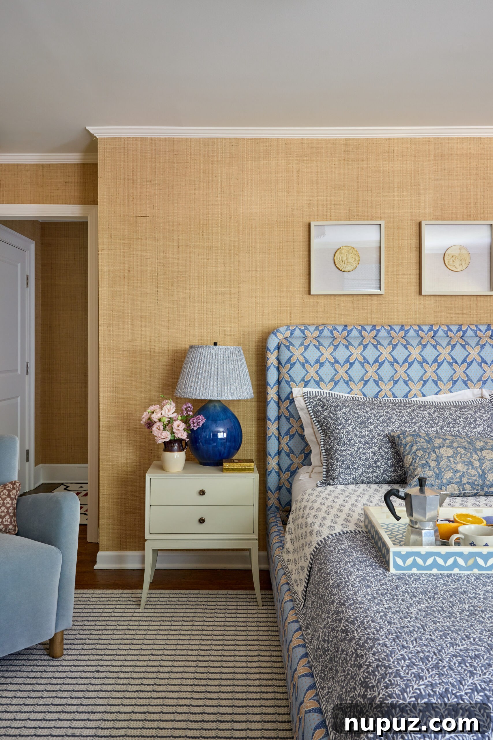 Hunter creates perfect spaces in this timeless Bedford home and has us teeming with inspiration. Love the texture of the grasscloth in this beautiful bedroom in Bedford