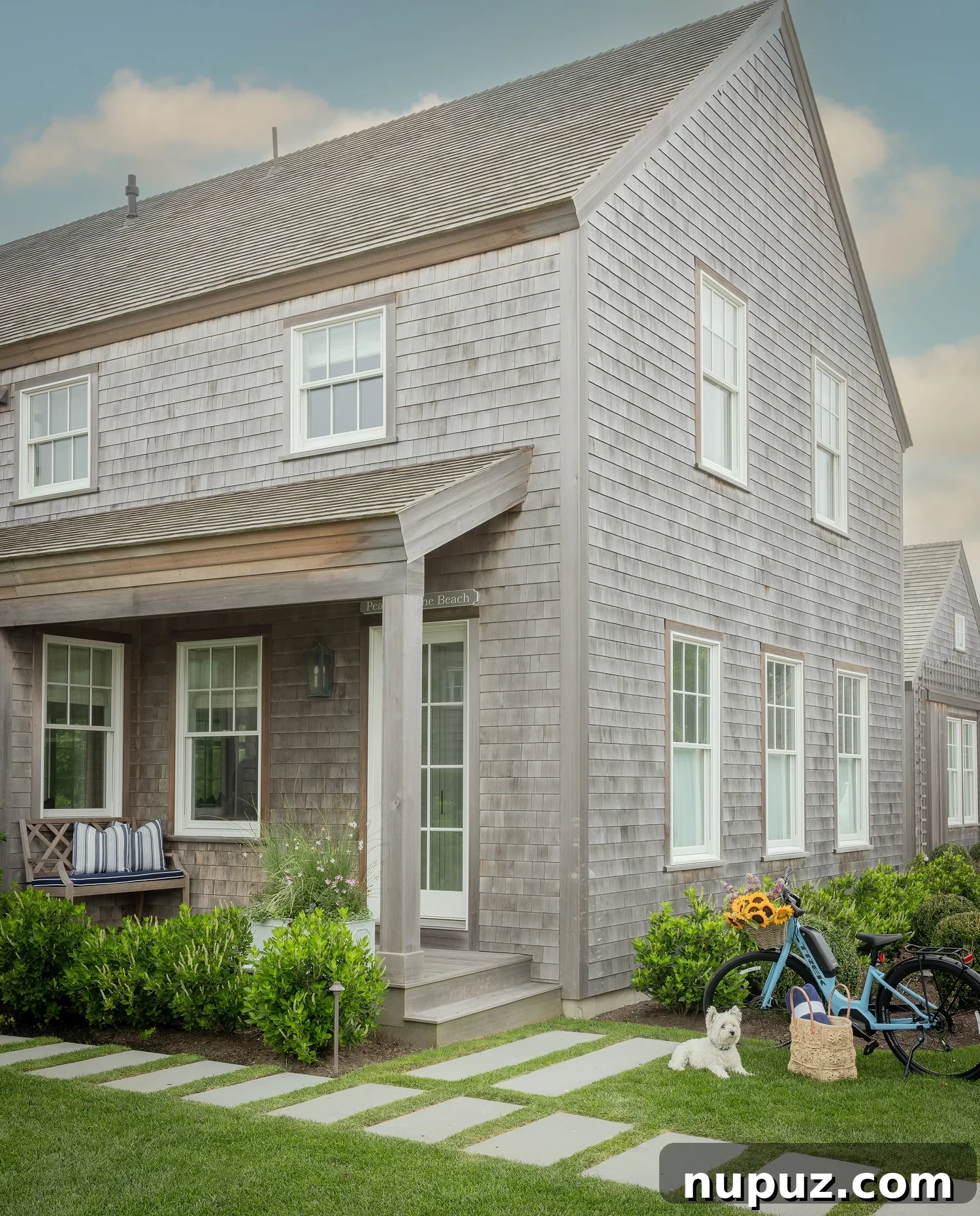 Nantucket seaside cottage designed by Workshop/ADP with interiors by Jessica Bradley and built by Blue Flag Partners