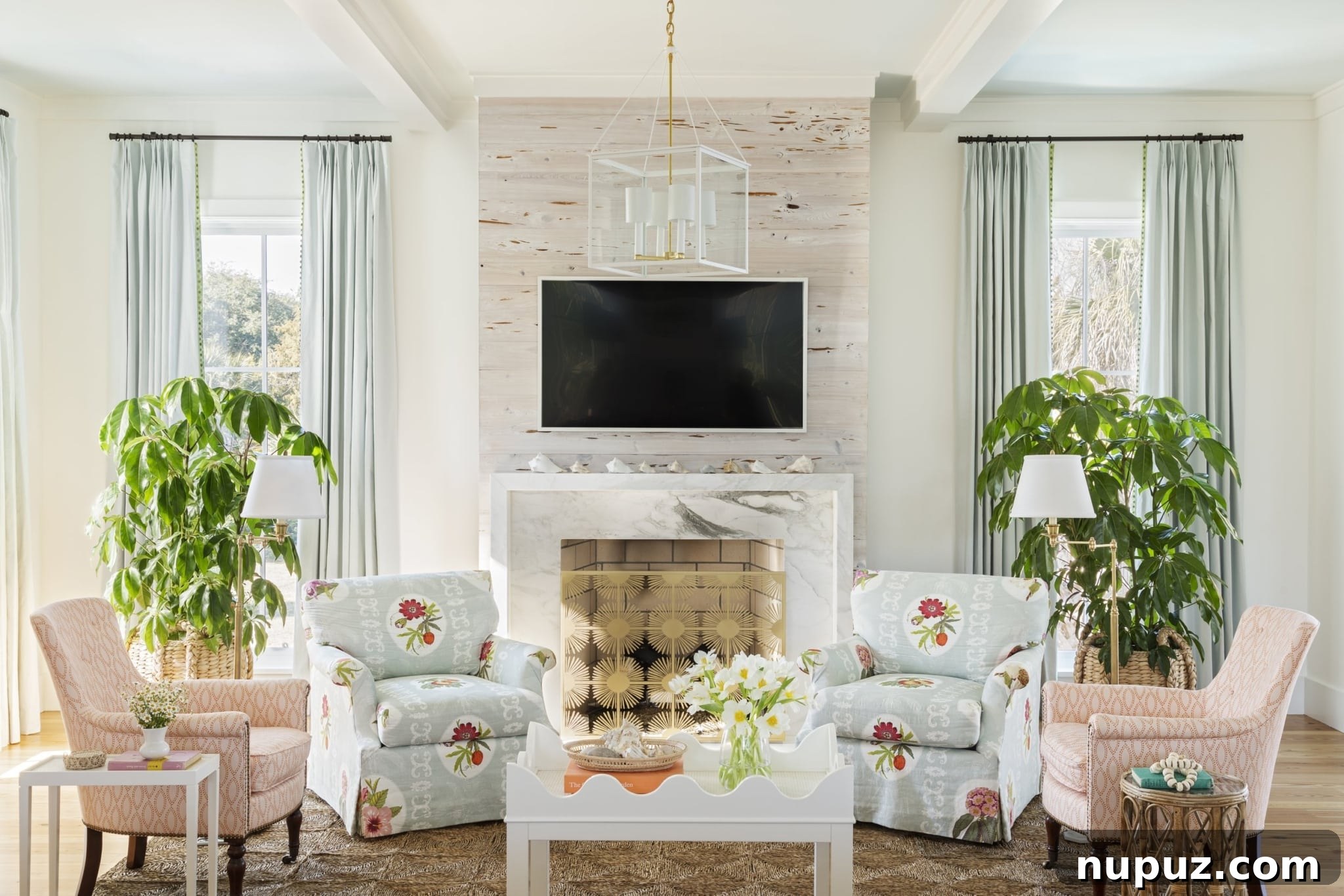 Refined yet laid-back, sophisticated yet welcoming, Kara Miller Interiors creates rooms that feel like home. Brantley Photography